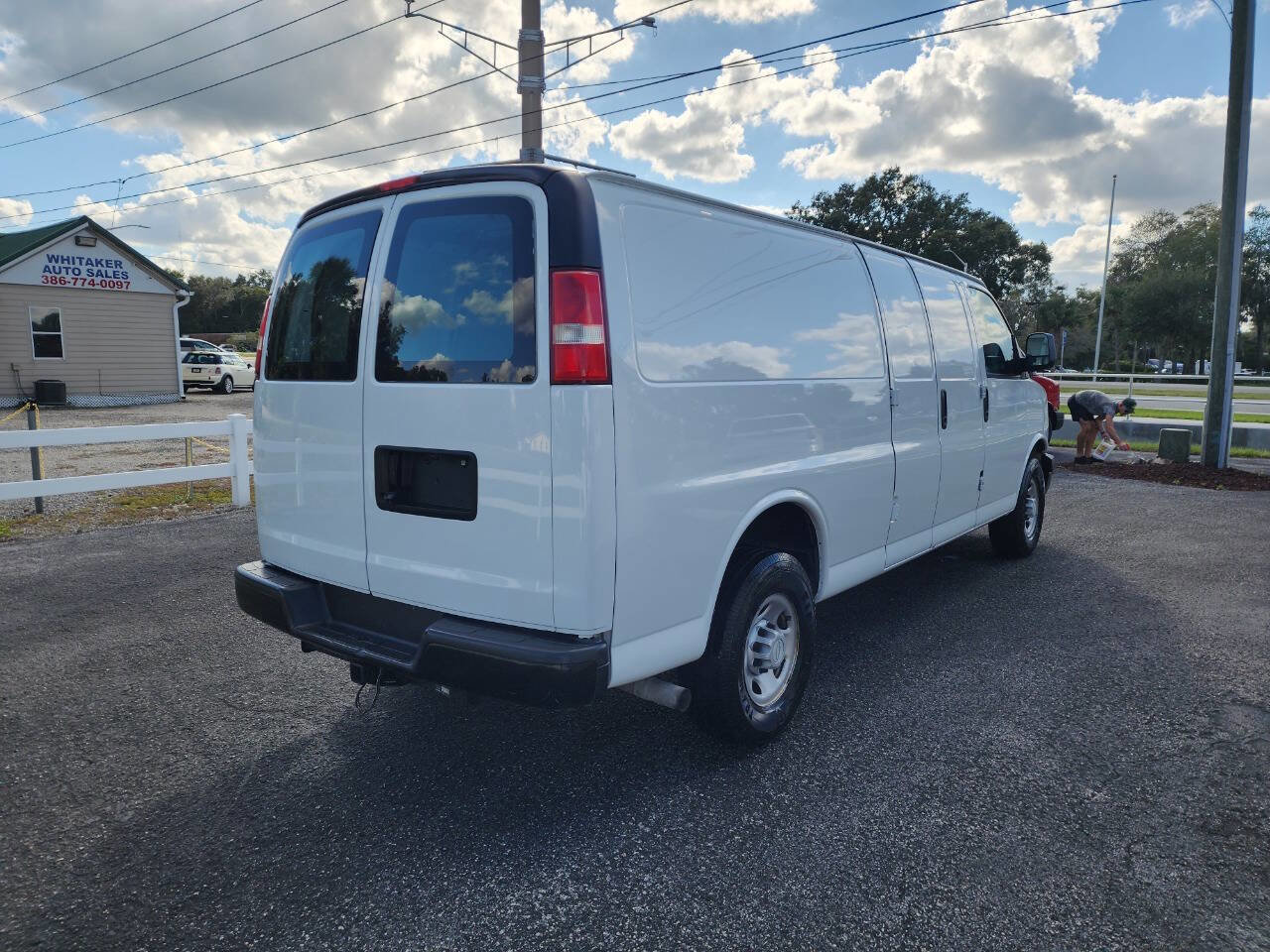 Used 2018 Chevrolet Express 2500 Extended image 6
