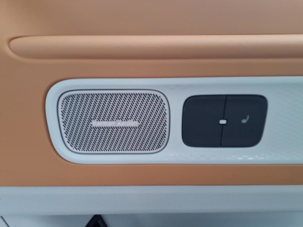 New 2025 Volkswagen ID. Buzz 1st Edition image 17