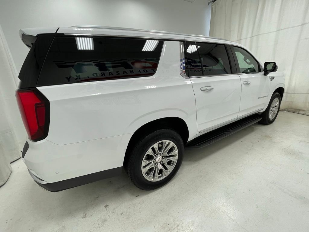 Used 2025 GMC Yukon XL Denali AWD/4WD image 4