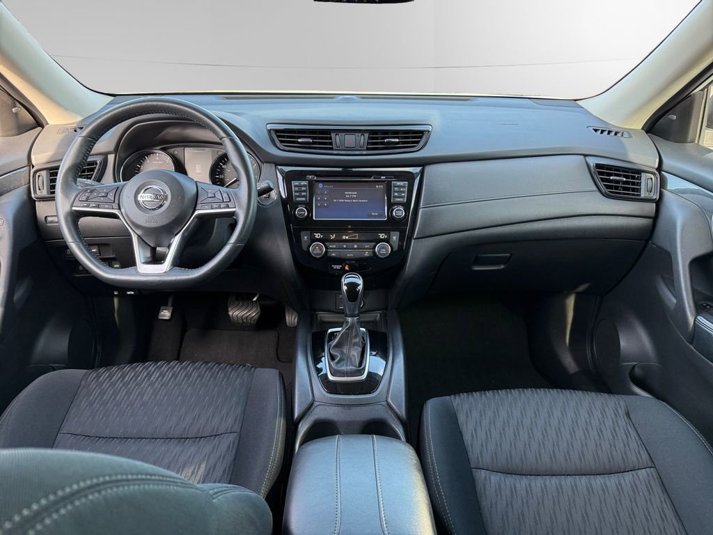 Used 2017 Nissan Rogue SV w/ SV Premium Package FWD image 10