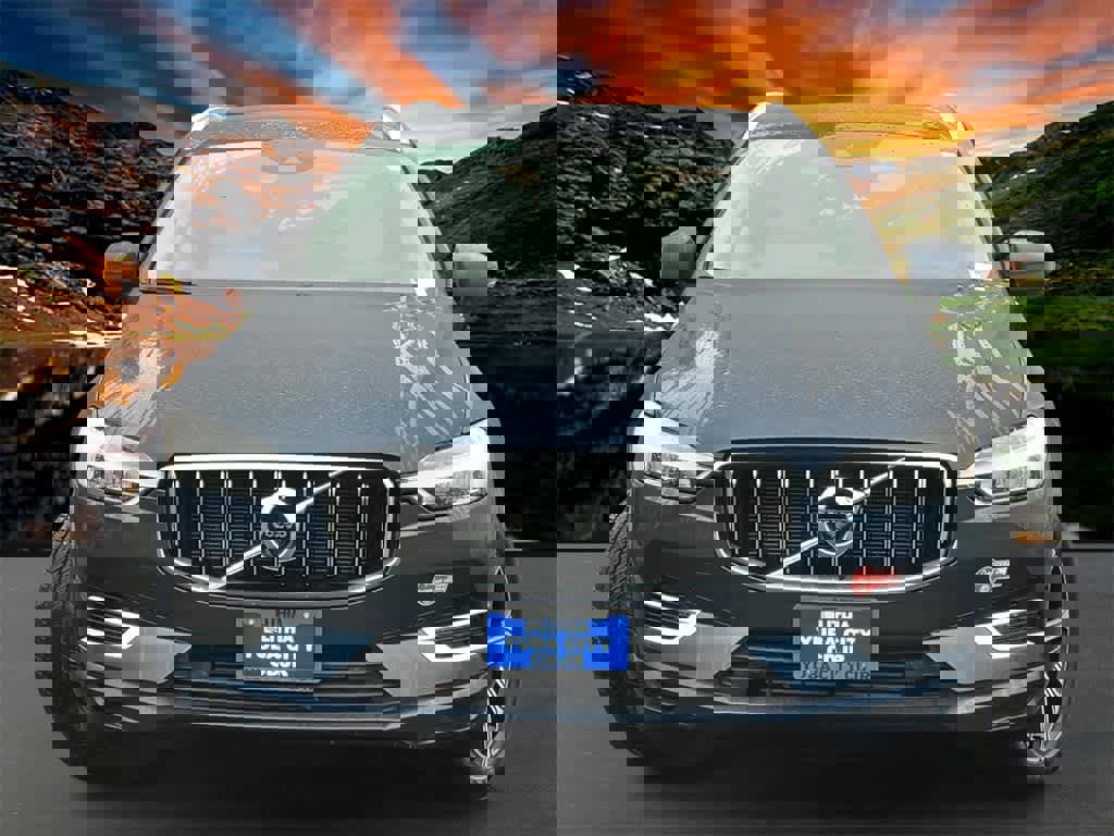 Used 2018 Volvo XC60 T8 Inscription w/ Advanced Package image 2