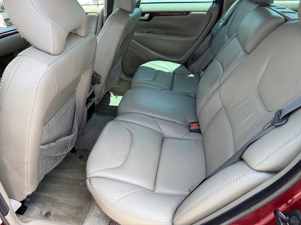 Used 2004 Volvo XC70 AWD/4WD image 14