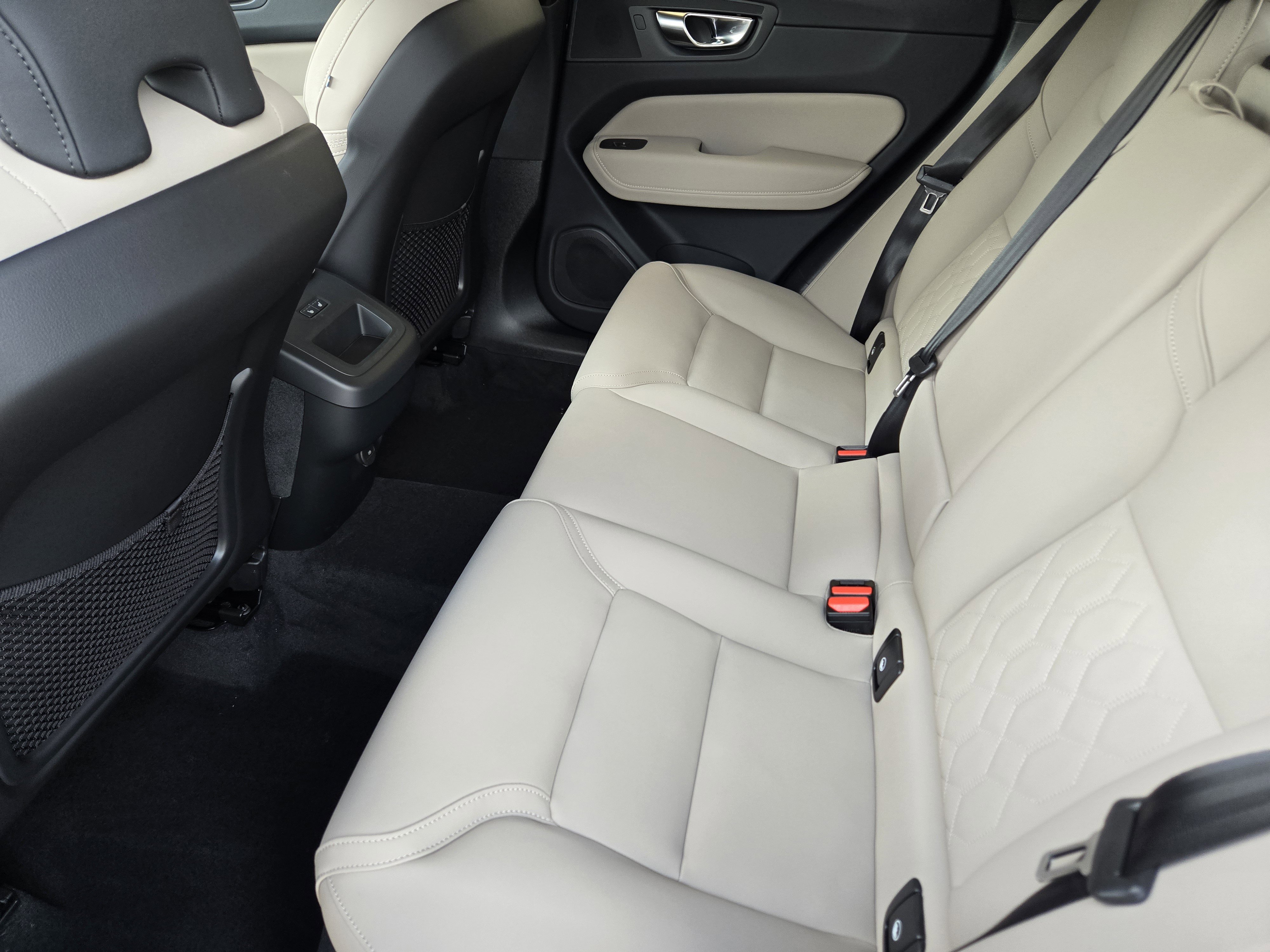 New 2026 Volvo XC60 B5 Plus w/ Protection Package Premier AWD/4WD image 25