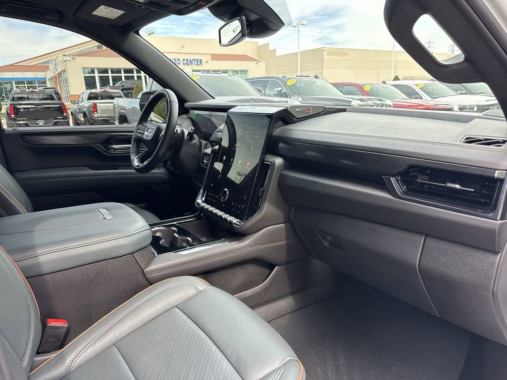 Used 2025 GMC Yukon XL AT4 w/ LPO, Floor Liner Package AWD/4WD image 32