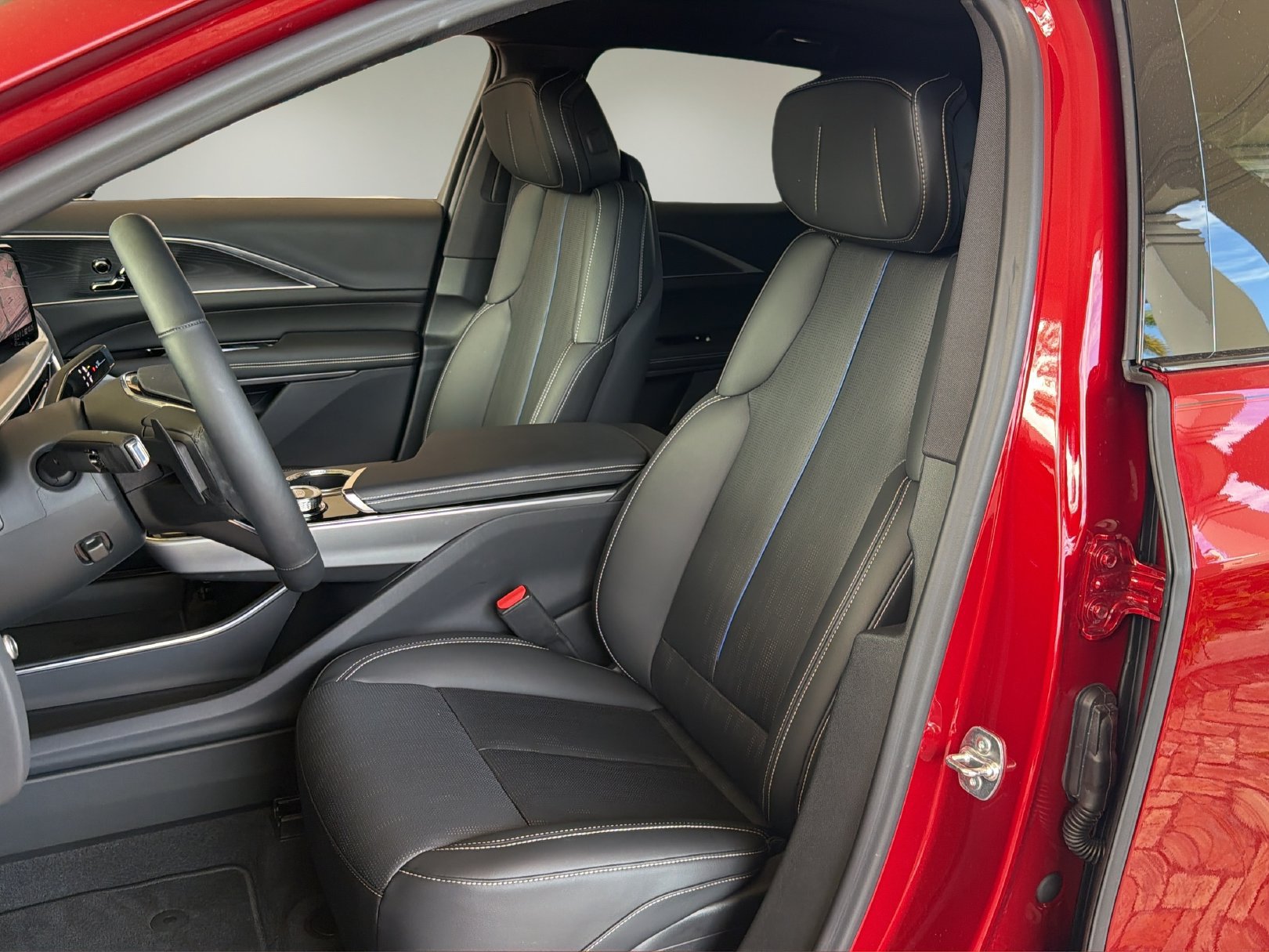 Certified 2025 Cadillac Lyriq Luxury RWD image 11