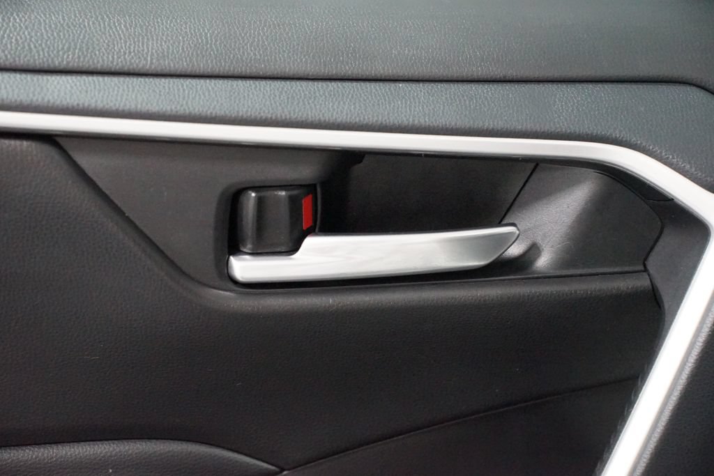 Certified 2025 Toyota RAV4 XLE FWD image 32