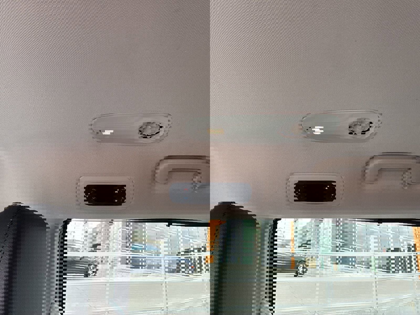 Used 2022 Chrysler Pacifica Touring-L image 18