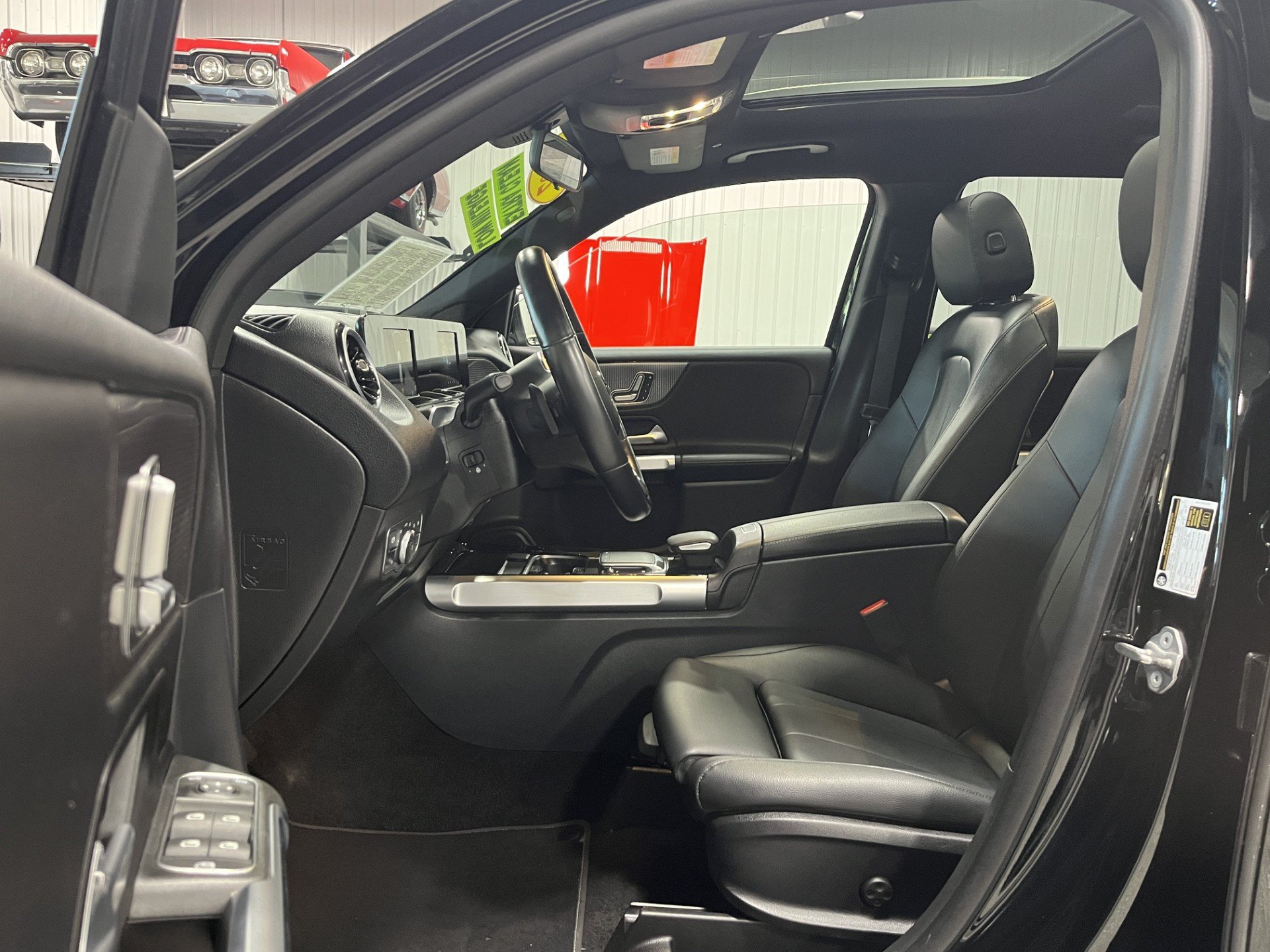 Used 2023 Mercedes-Benz GLB 250 image 13