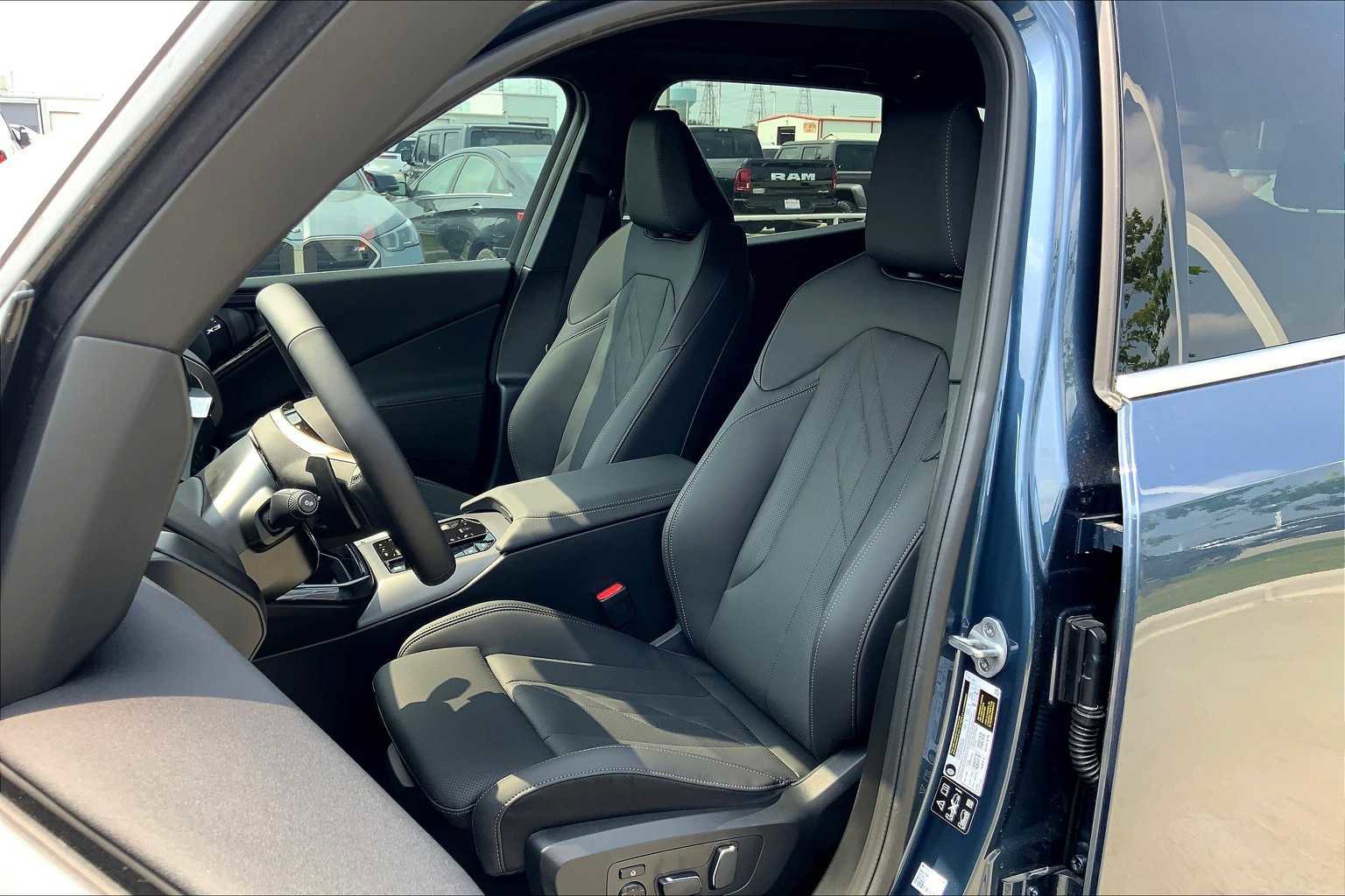 New 2025 BMW X3 xDrive30i w/ Premium Package image 9