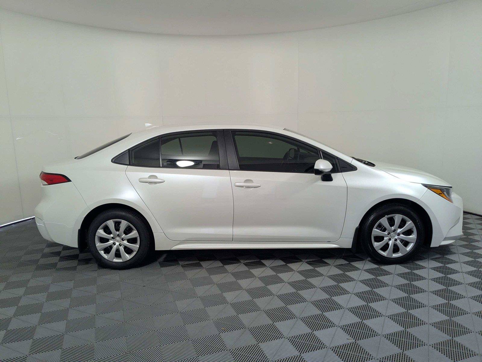 Certified 2025 Toyota Corolla LE FWD image 4