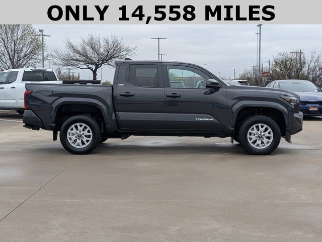 Used 2024 Toyota Tacoma SR5 AWD/4WD image 4