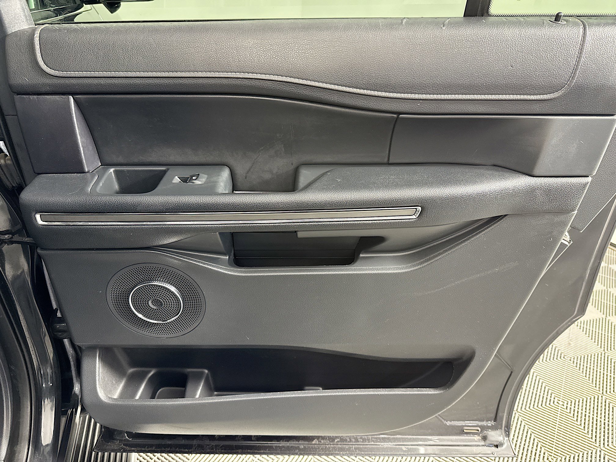 Used 2022 Ford Expedition Max XLT image 46