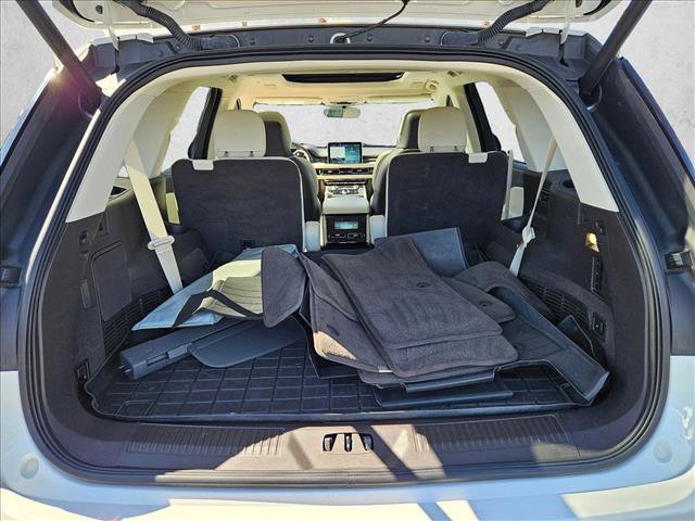 Used 2022 Lincoln Aviator Black Label w/ Class IV Trailer Tow Package image 6