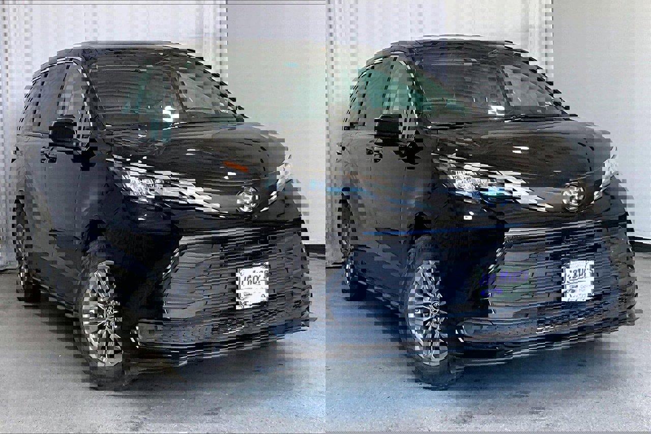 Used 2022 Toyota Sienna LE