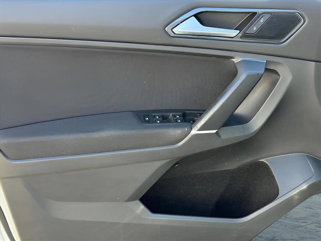 Used 2018 Volkswagen Tiguan S image 24