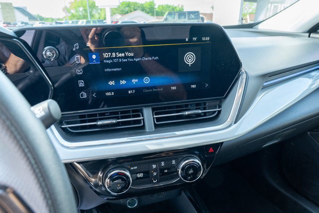 Used 2025 Chevrolet Trax LT FWD image 18