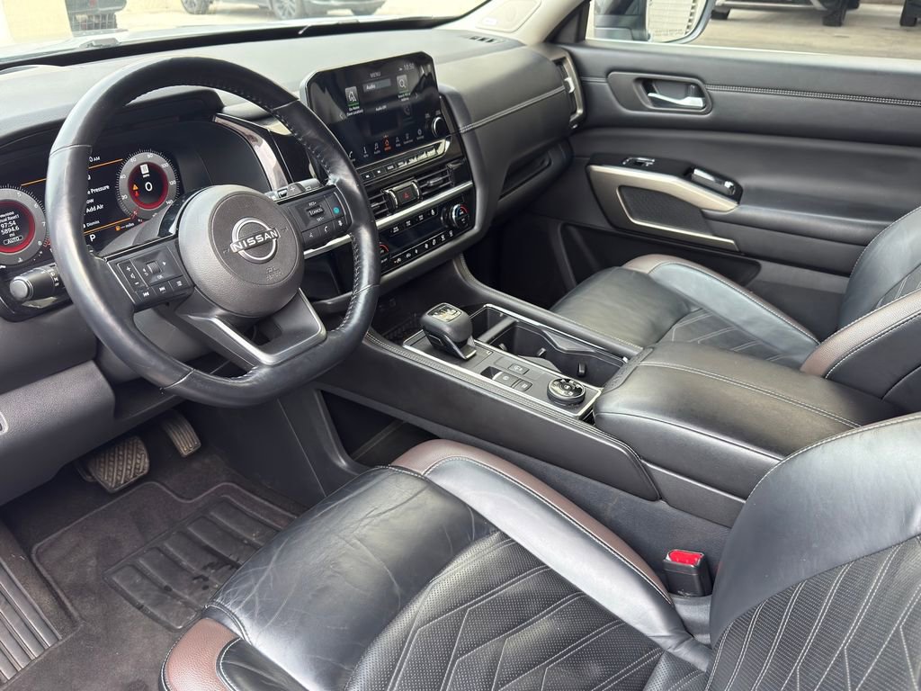 Used 2023 Nissan Pathfinder Platinum w/ Lighting Package (N92) image 13