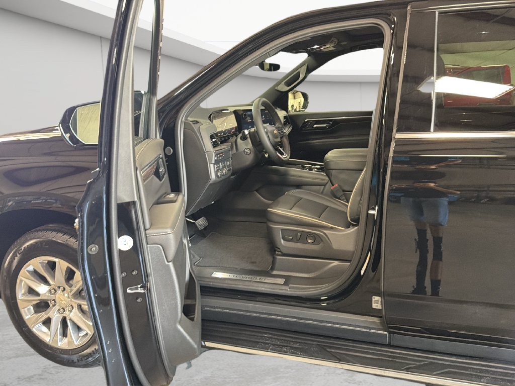 New 2026 Chevrolet Suburban Premier AWD/4WD image 36