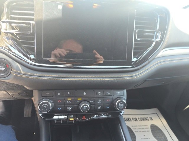 Used 2022 Dodge Durango R/T w/ Quick Order Package 22F image 12