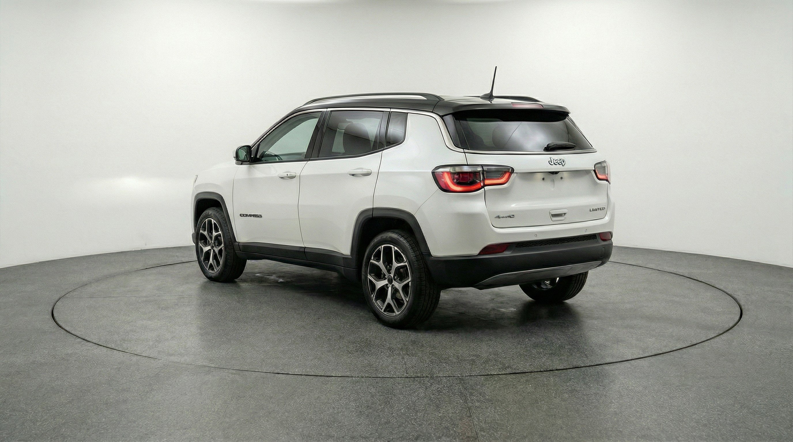 Used 2025 Jeep Compass Limited image 6