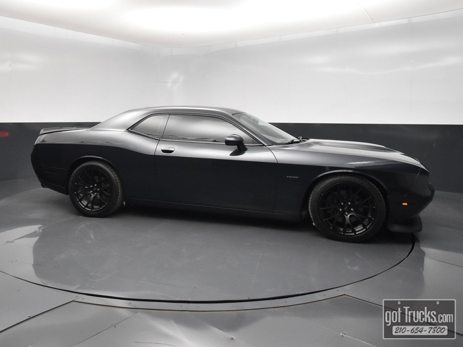 Used 2019 Dodge Challenger R/T w/ Driver Convenience Group RWD image 46