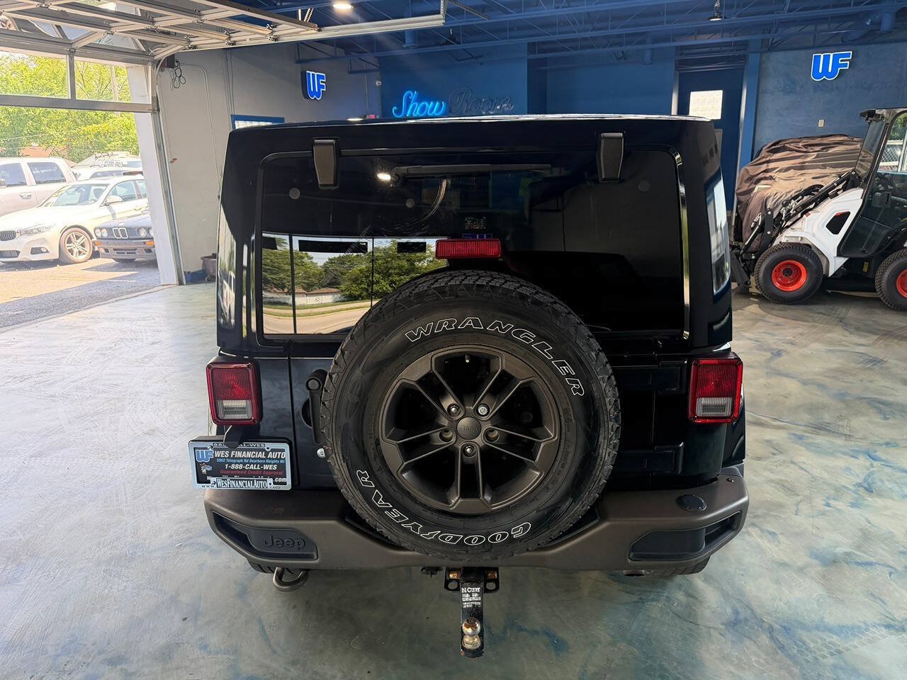 Used 2017 Jeep Wrangler Unlimited Sahara AWD/4WD image 4
