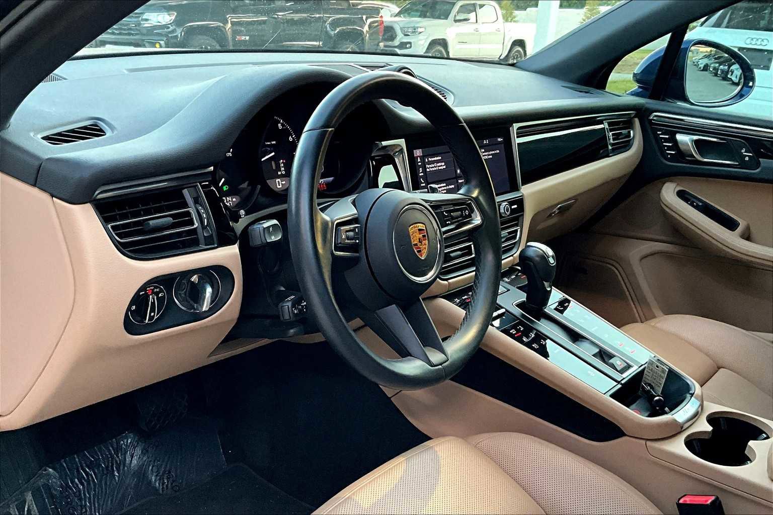 Used 2023 Porsche Macan Turbo AWD/4WD image 33