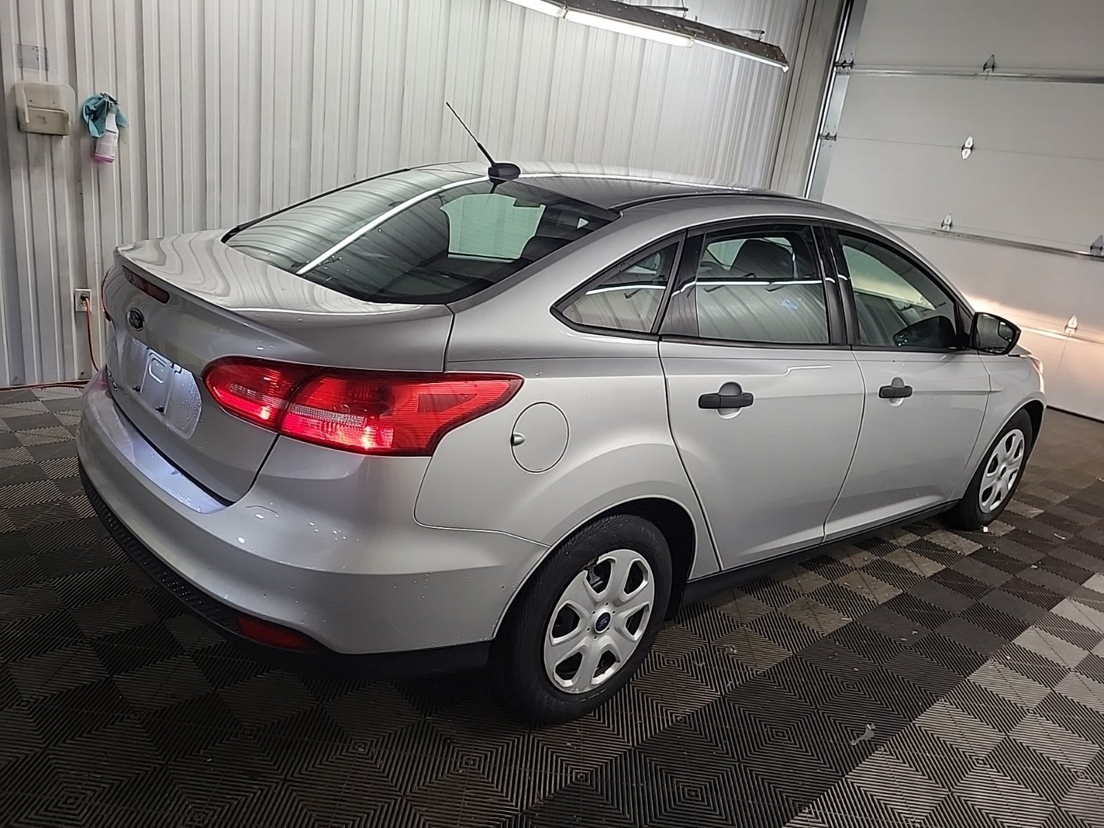 Used 2018 Ford Focus S FWD image 3
