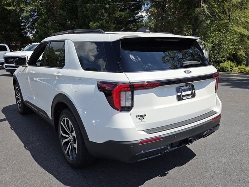 New 2027 Ford Explorer ST-Line w/ Premium Package RWD image 14