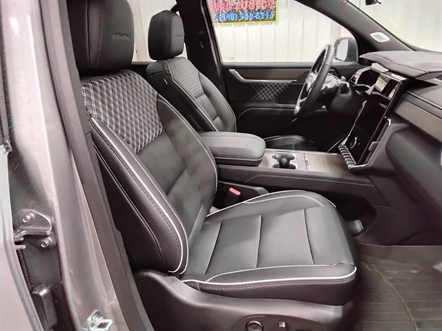 Used 2025 GMC Acadia Denali w/ Super Cruise Package image 15