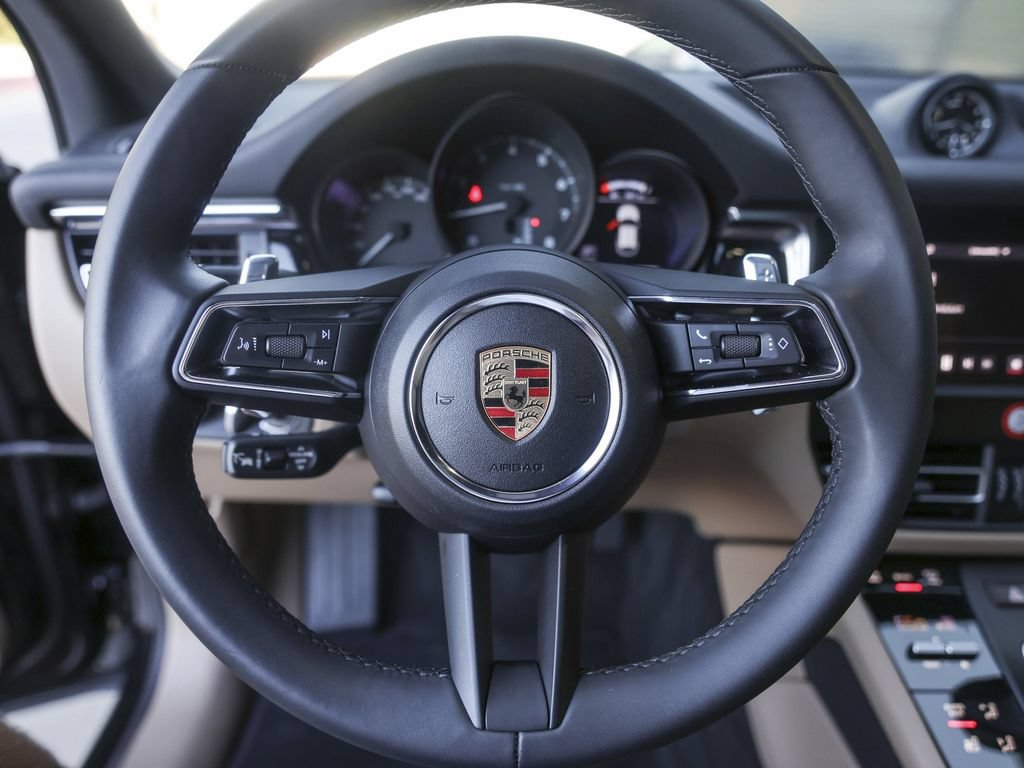 Certified 2026 Porsche Macan AWD/4WD image 17