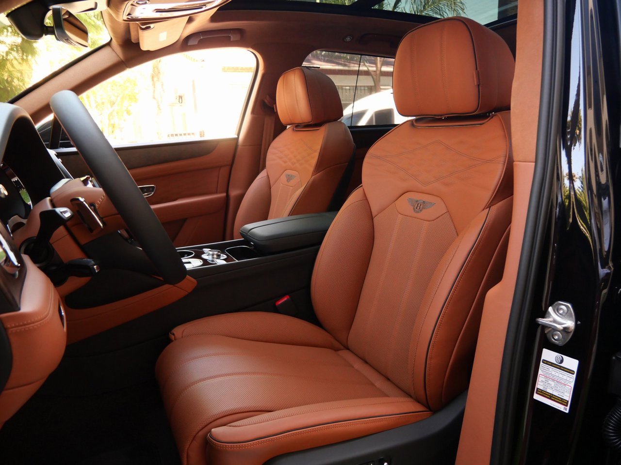 New 2025 Bentley Bentayga image 2