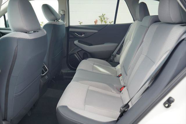 Used 2025 Subaru Outback Premium AWD/4WD image 6