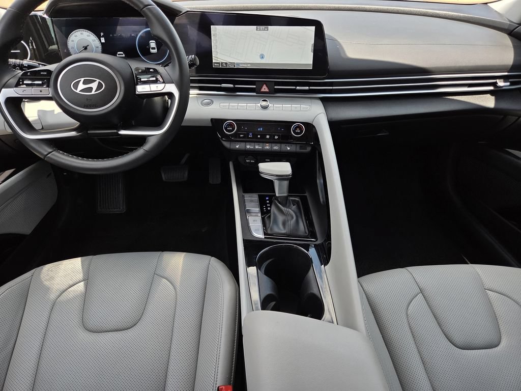 Used 2025 Hyundai Elantra Limited FWD image 8