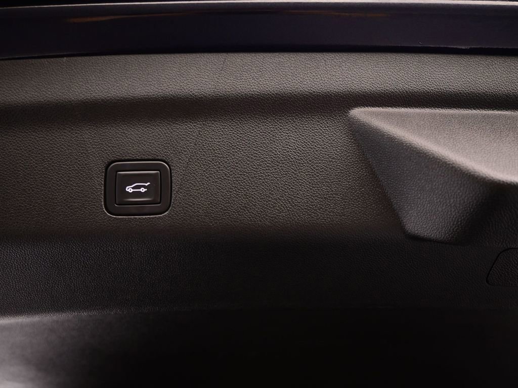 Used 2024 Cadillac Escalade Luxury RWD image 50