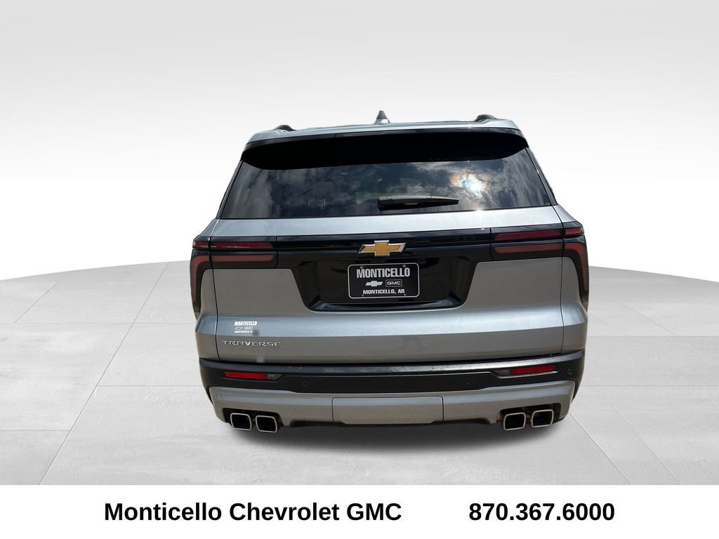 Used 2025 Chevrolet Traverse LT FWD image 4