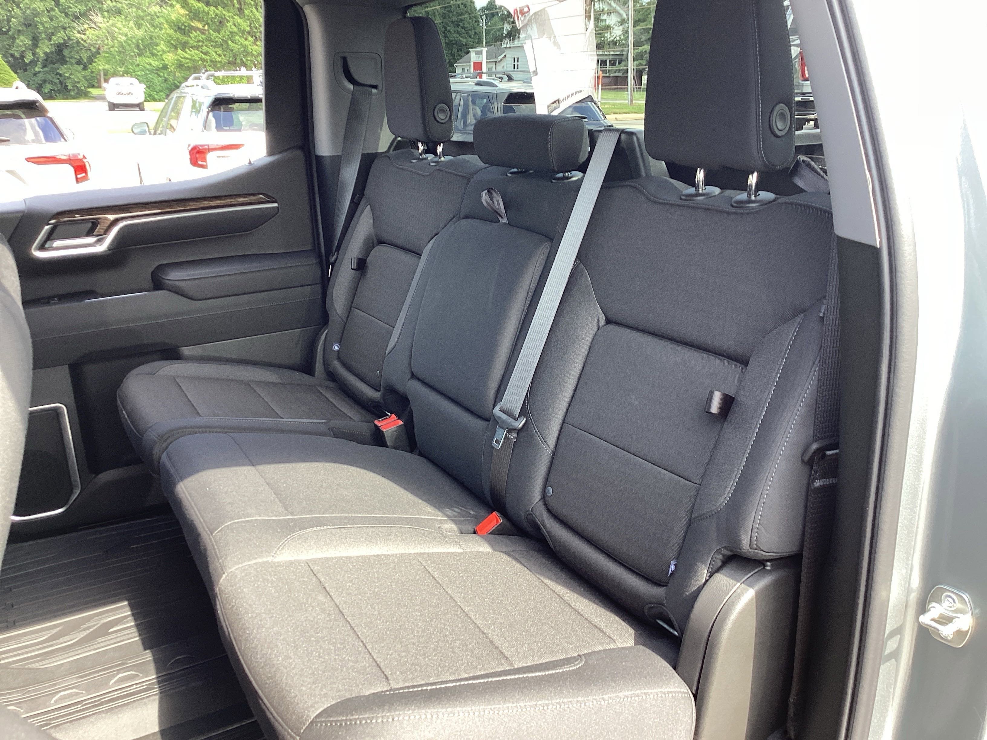New 2026 GMC Sierra 1500 Elevation w/ LPO, Elevation Black Package image 32