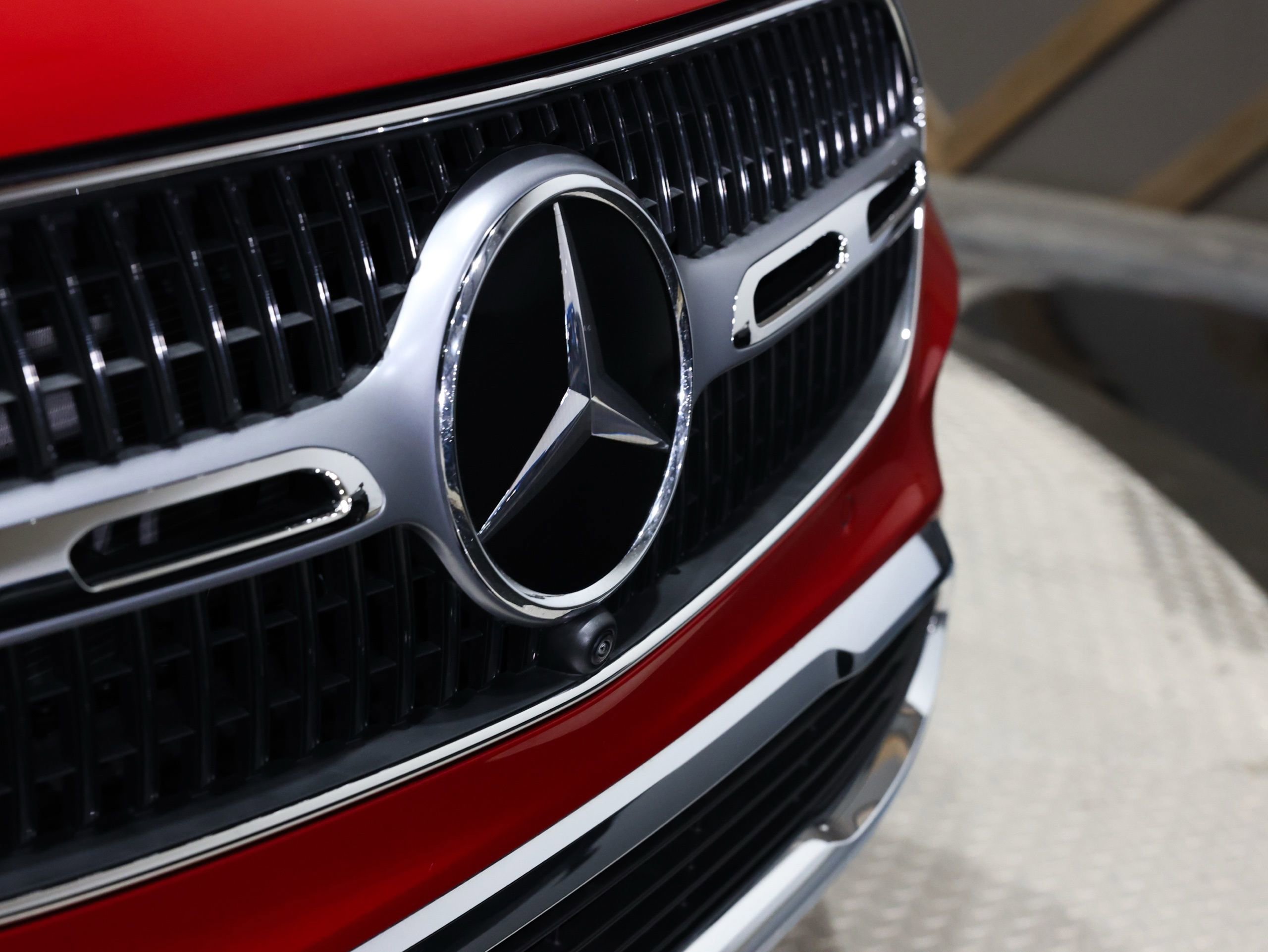 Used 2025 Mercedes-Benz GLC 300 4MATIC image 42