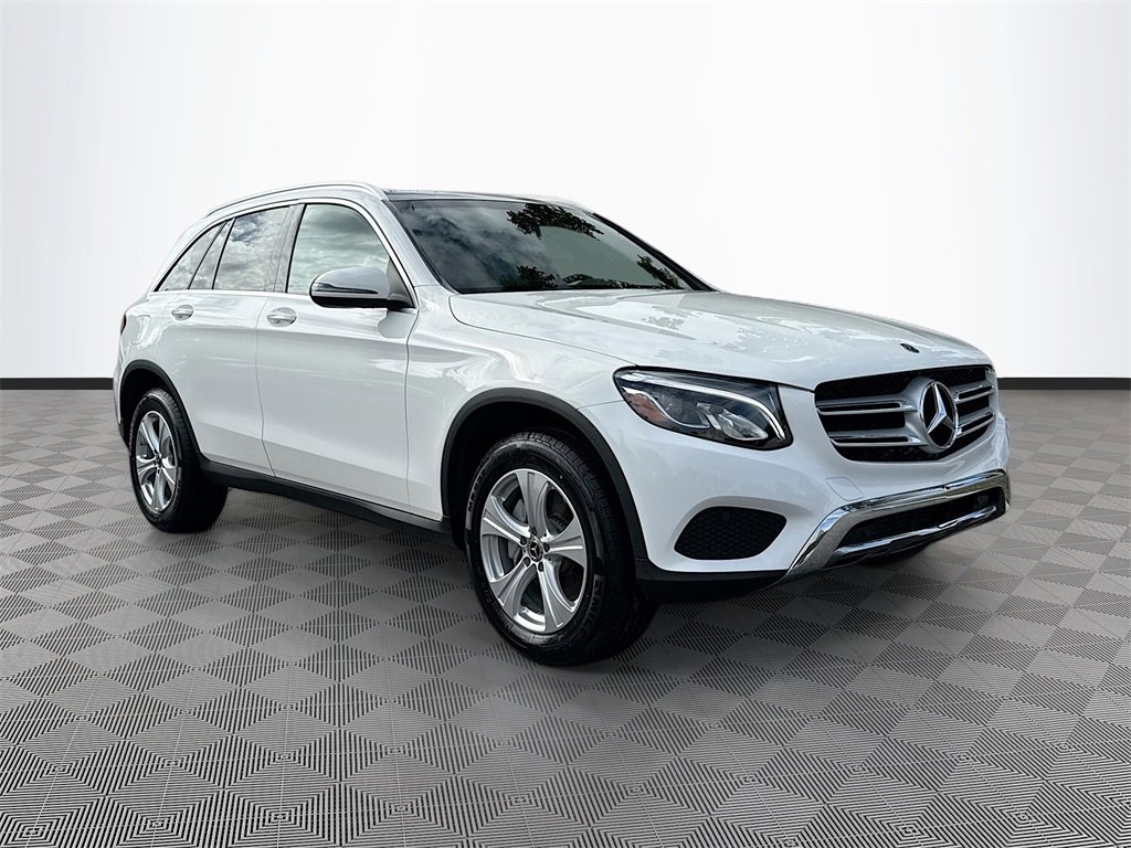 Used 2018 Mercedes-Benz GLC 300 4MATIC w/ Multimedia Package image 4