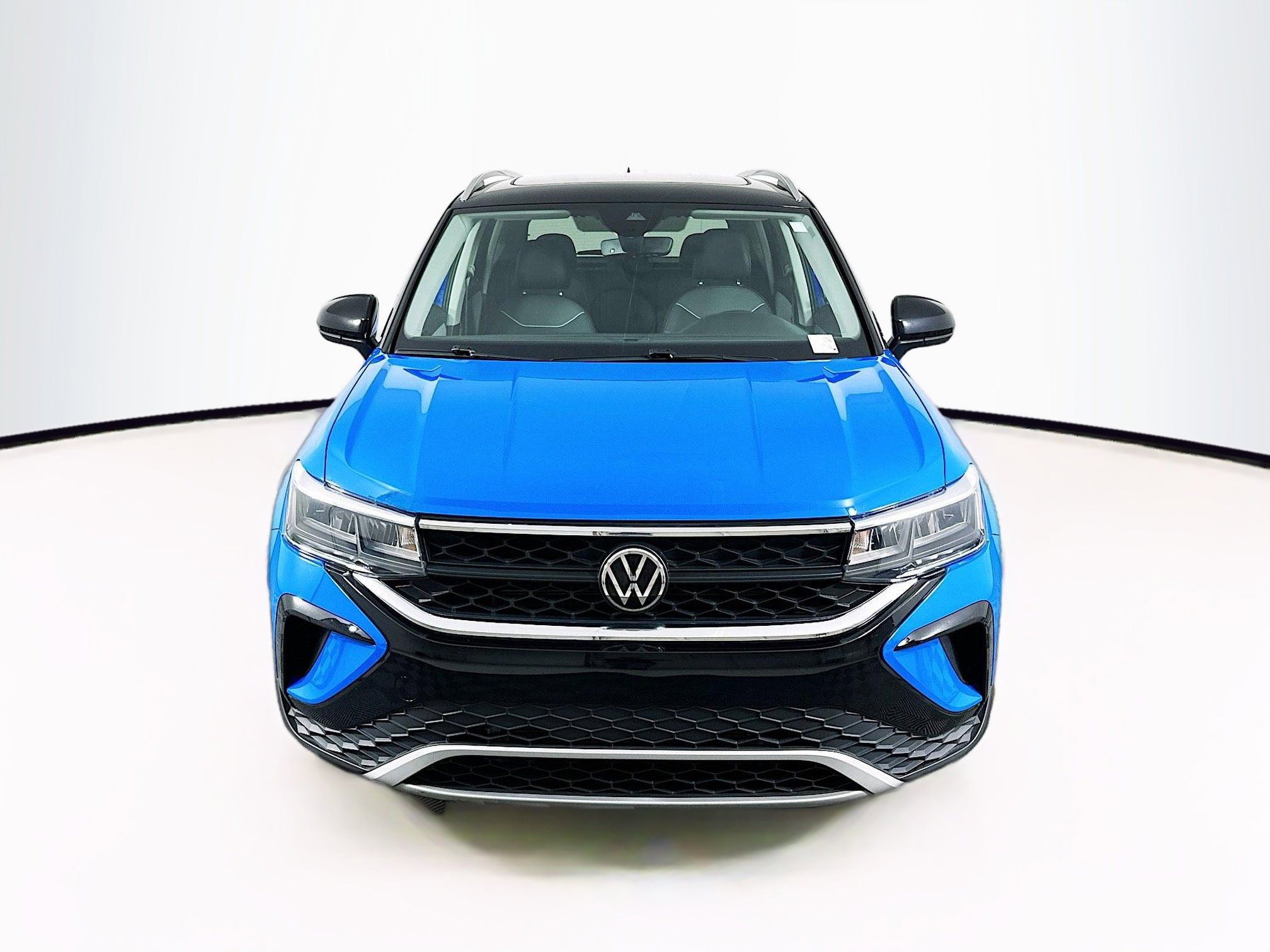 Used 2023 Volkswagen Taos SE FWD image 2