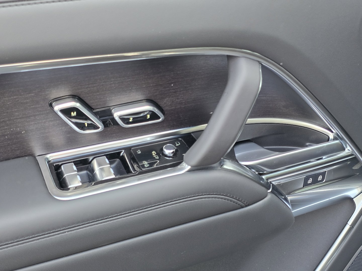 New 2026 Land Rover Range Rover SE image 41