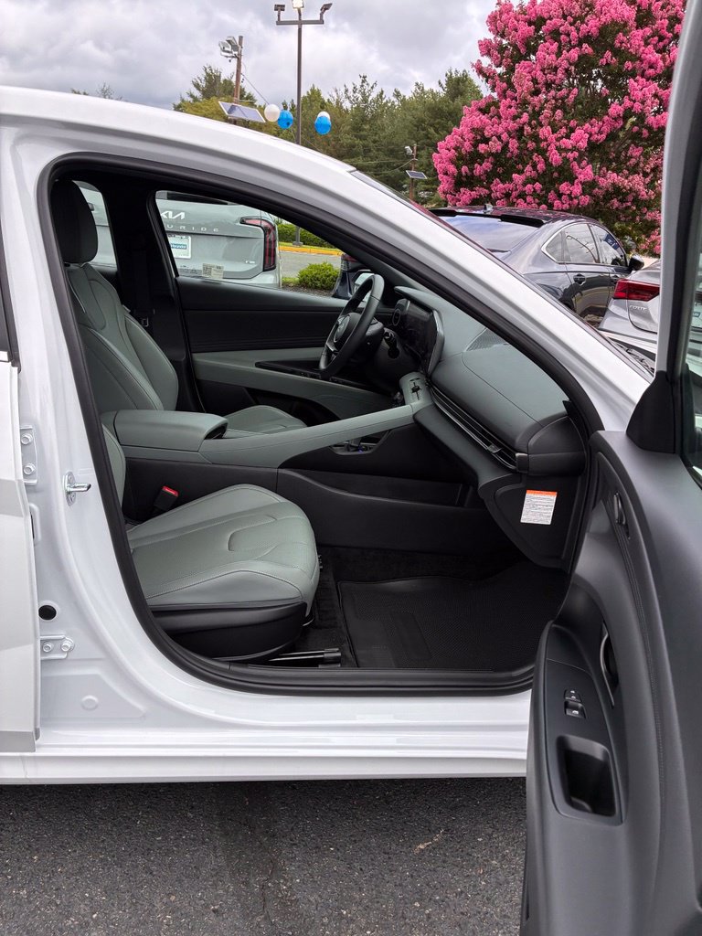 Certified 2025 Hyundai Elantra Limited FWD image 19