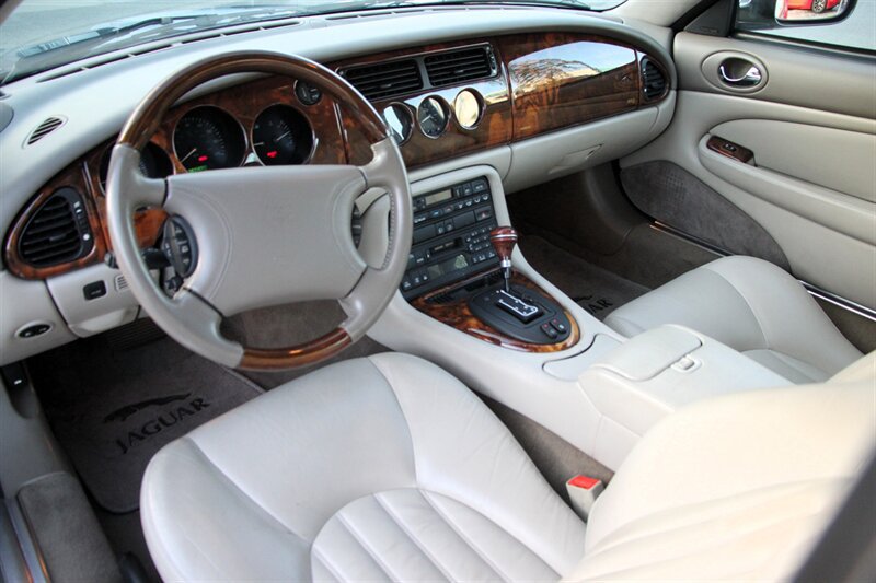 Used 1998 Jaguar XK8 Coupe RWD image 20