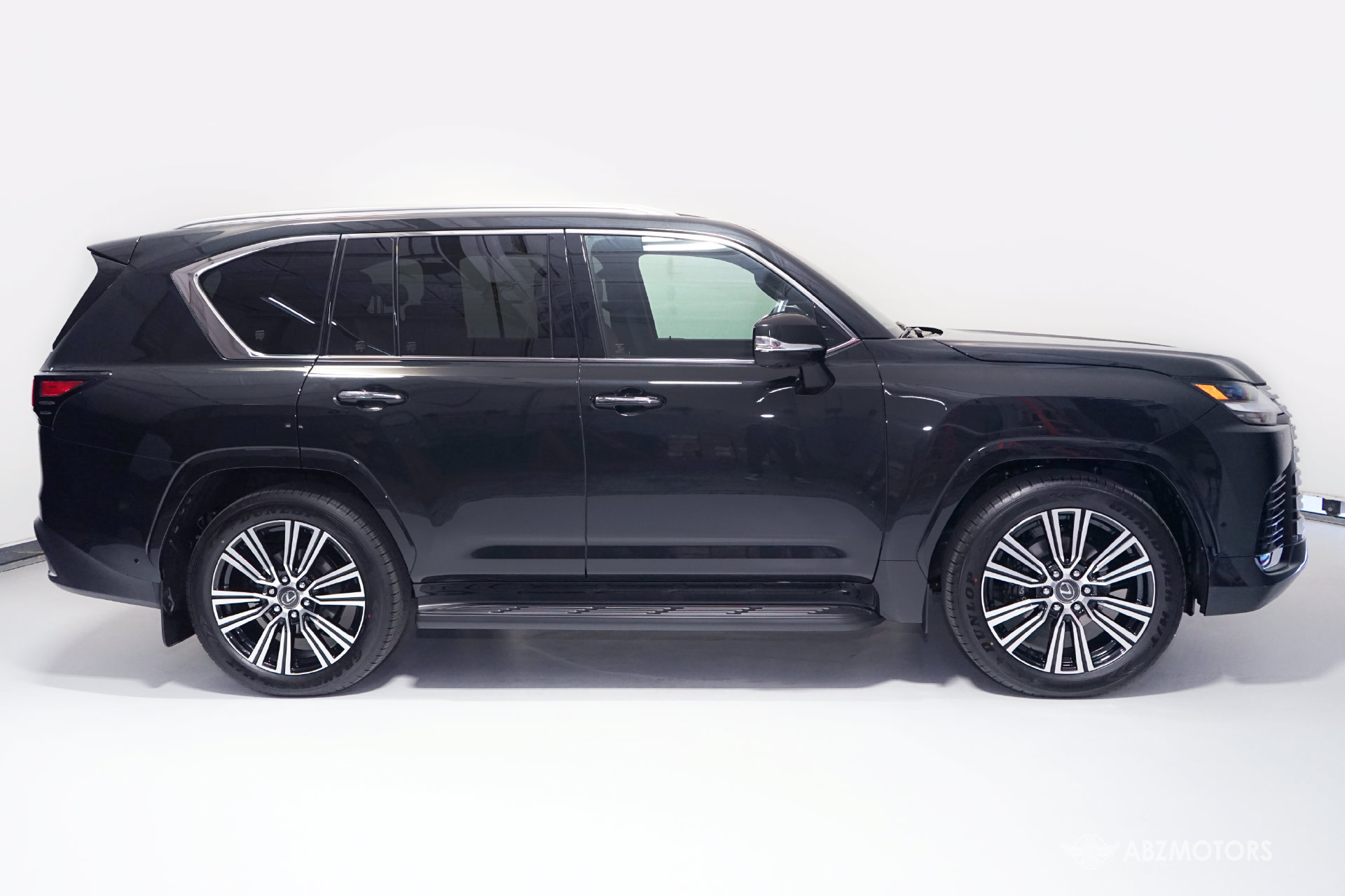 Used 2026 Lexus LX 600 4WD w/ Luxury Package image 3