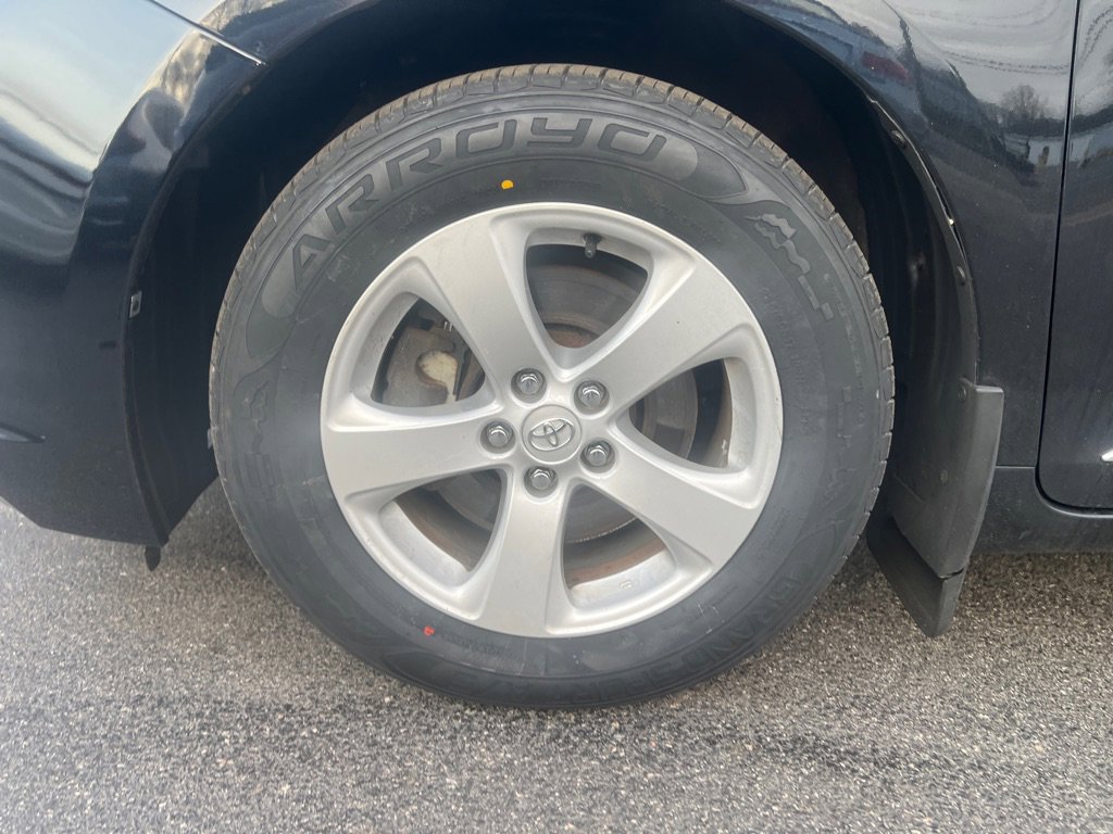 Used 2017 Toyota Sienna LE w/ Protection Package image 29