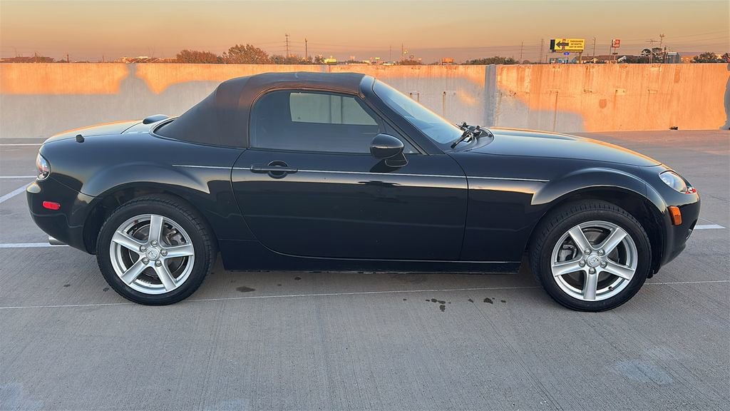 Used 2006 MAZDA MX-5 Miata Touring image 15