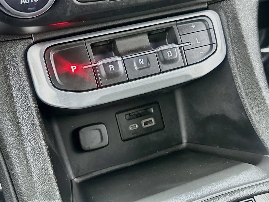 Used 2023 GMC Acadia SLT AWD/4WD image 16