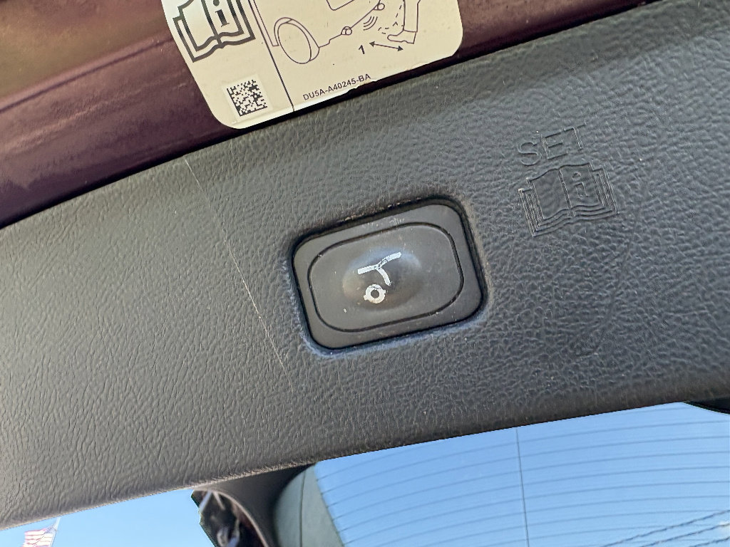 Used 2020 Ford Edge SEL w/ Convenience Package image 16