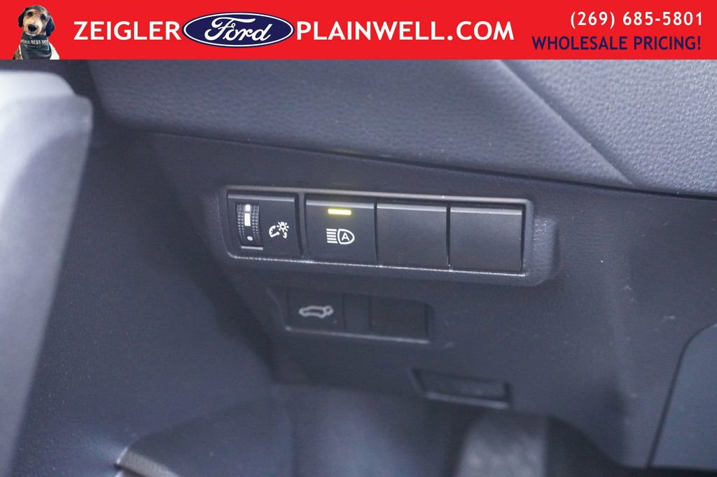 Used 2023 Toyota Corolla Cross XLE w/ Convenience Package image 25