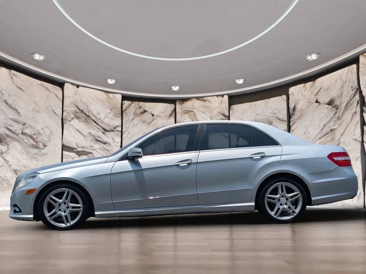 Used 2011 Mercedes-Benz E 350 4MATIC Sedan image 5
